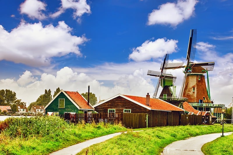 AMSTERDAM – TP. HỒ CHÍ MINH	(Ăn sáng)